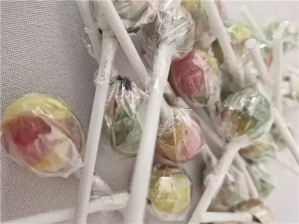 Colorful Roch Sweets lollipops wrapped in cellophane, perfect for candies and party favors.