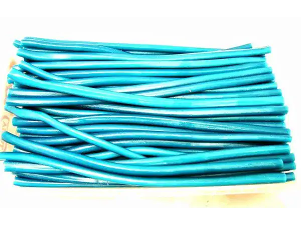 Bright blue candy twists for sweet, colorful treats. Perfect for confectionery and party favors.